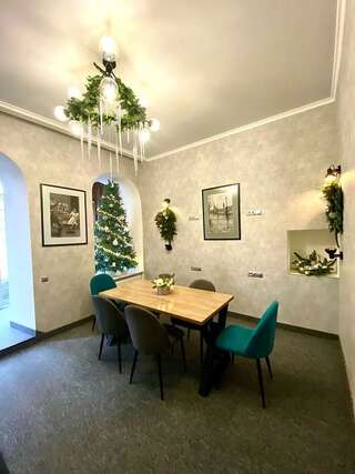 Отель Отель Art Gallery Одесса Семейный люкс с балконом-2