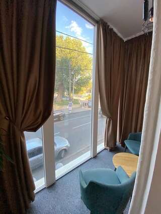 Отель Отель Art Gallery Одесса Семейный люкс с балконом-8