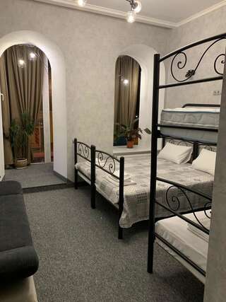 Отель Отель Art Gallery Одесса Семейный люкс с балконом-11