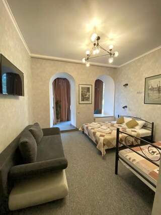 Отель Отель Art Gallery Одесса Семейный люкс с балконом-13