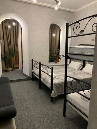 Отель Отель Art Gallery Одесса Семейный люкс с балконом-17