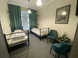 Отель Отель Art Gallery Одесса Стандартный двухместный номер с 2 отдельными кроватями-2